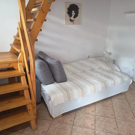 Apartament Hamvasdomb Vendeghaz